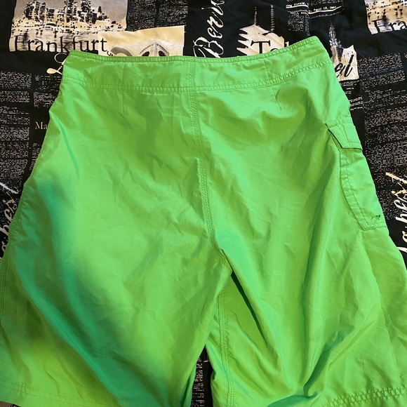 Green Oakley swim trunks sz: small waist : 30 - Picture 2 of 3